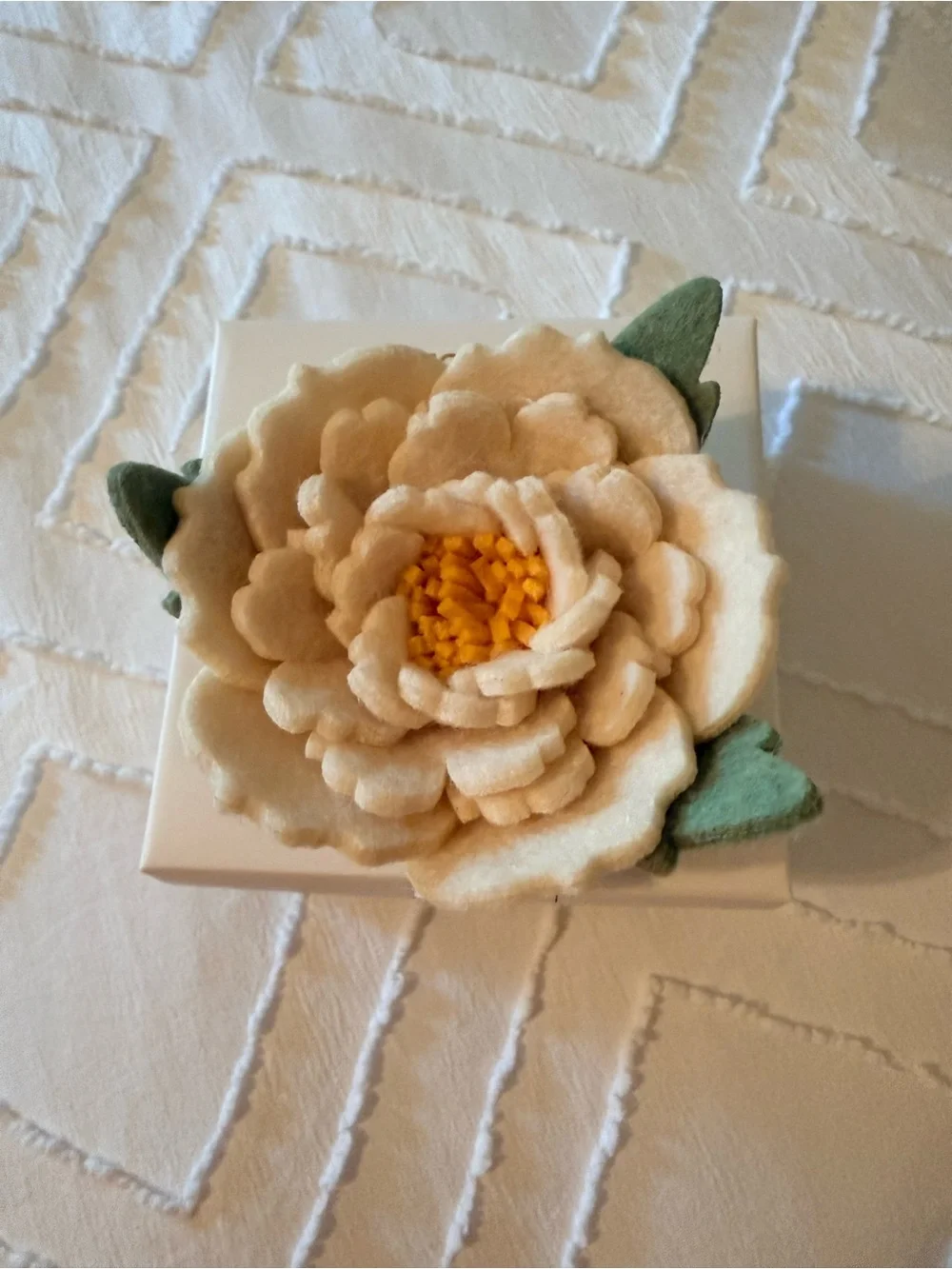 The Foggy Dog Ivory Peony Collar Flower with Yellow Center